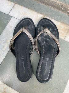Stylish Black Flip-Flop Sandals