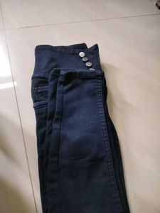 Stylish Dark Wash Skinny Jeans