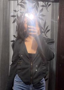 Chic Black Cropped Jacket