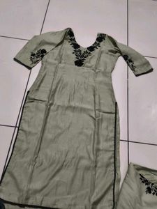 beautiful pista colour suit