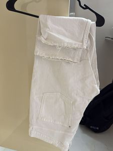 Straight leg Cream Distressed Jeans