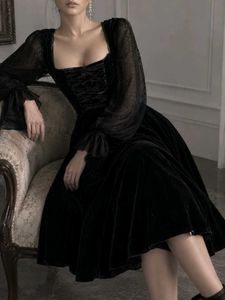 The Evelyne Noire Dress
