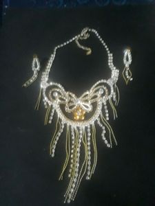 beautiful nacklace with earing