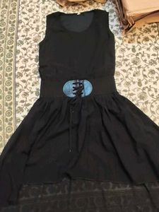 Chic Black Sleeveless Dress with Corset Belt