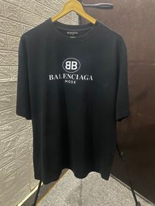 💯% og balenciaga tshirt
