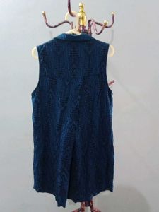 Elegant Blue Sleeveless Collared Top