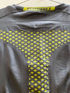 women yoga/  gym Activewear t shirt