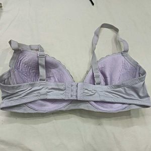 Comfortabl 🥰eLight Grey Lace Trim Bra