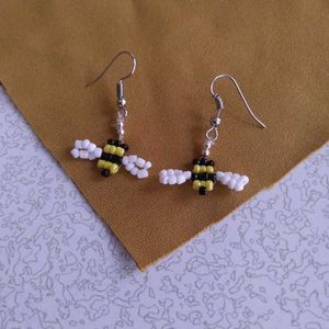 Beaded Bee and Daisy Necklace Set🐝
