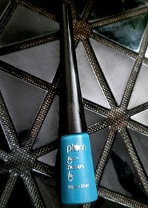 Plum Blue Eye Liner