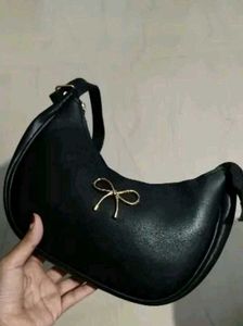Chic Black Shoulder Bag with Bow Detail