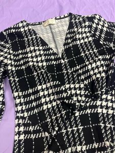 Chic Black &amp; White Plaid Wrap Dress