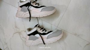 Unisex Sports Shoes.