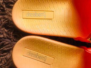 Dressberry Slides With Tag