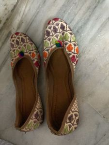 Ethnic Embroidered Juttis