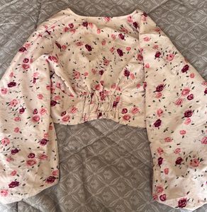 Chic Floral Wrap Top with Balloon Sleeves 🌸