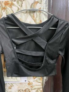shein fitted long seelves back cris cross crop top