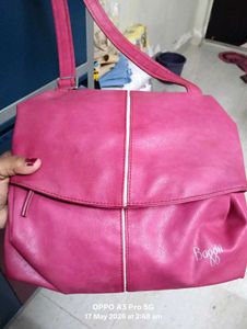 Baggit Stylish Pink Sling bag