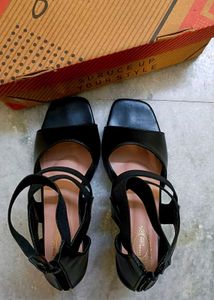 Stylish Black Block Heel Sandals 🖤