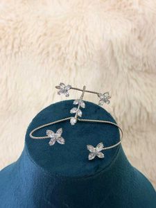 💍Elegant Crystal Flower Cuff Bracelet💍