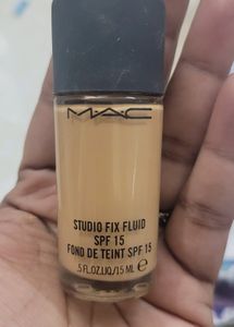 MAC Nc40 Shade Foundation Studio Fix