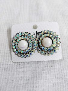 Sparkling Round Earrings with Pearl