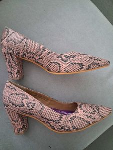 Chic Pink Snake Print heels