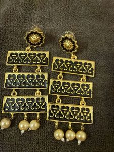 Stylish Gold Plated light weight Earrings Set