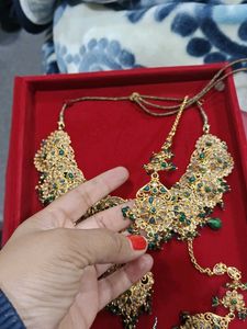Elegant Gold &amp; Emerald Jewelry Set