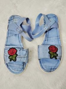 🎀 Denim Rose Embroidered Sandals ❤️