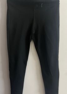 Black High-Waisted Leggings with Zipper Detail