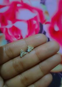Sparkling Triangle Stud Earrings Sui dhaga