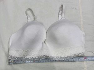 🔥 Comfortable White Lace Trim Bra