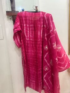 Vibrant Pink Tie-Dye Kurta with Dupatta
