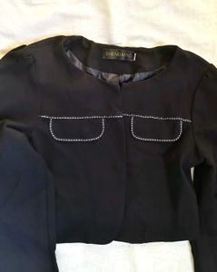 Chic Black Cropped Blazer