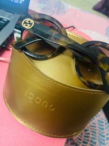 Stylish Tortoiseshell Round Sunglasses