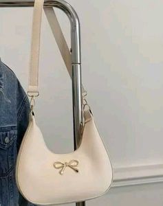Chic White Hobo Bag with Bow Accent
