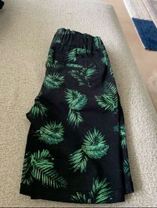 Tropical Leaf Print Shorts For Boys Age 8-9 Years