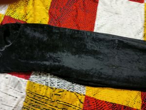 YOU LIKE THIS BLACK VELVET JEANS AND GOOD CONDITION.