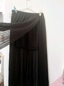 Chic Black Pleated Midi Skirt