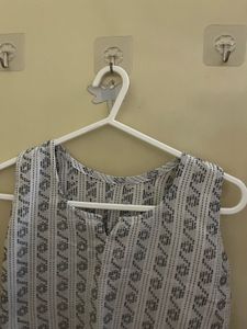 Sleeveless Printed Kurta Top