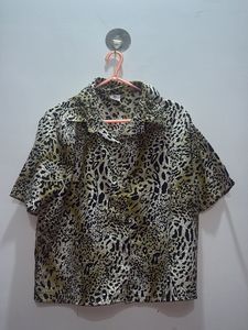 Chic Leopard Print Short Sleeve Shirt