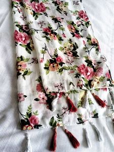 🌸 Floral Print Dupatta 🧣