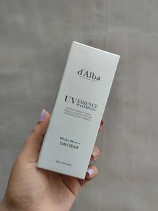 d'Alba UV Essence waterfull+ suncream