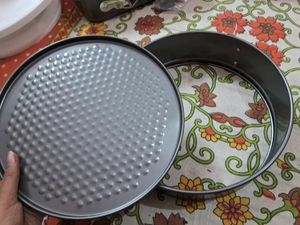 2 Detachable Cake moulds