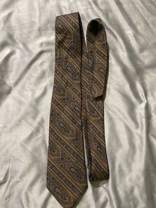 Classic Paisley Pattern Tie