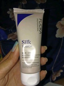FLiCKA Professional Silk Touch Moisturizer Primer