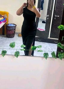Chic Black One-Shoulder Dress