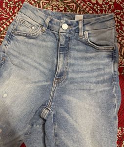 Light Wash Ripped Jeans