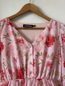 Chic Pink Floral Pleated Mini Dress